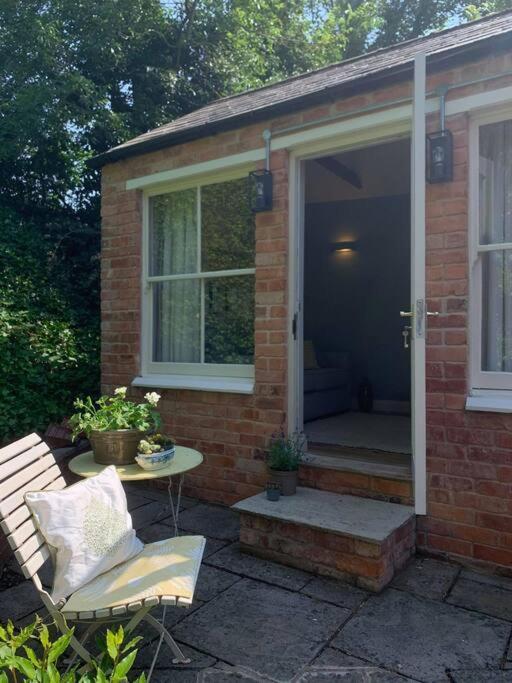 Beautiful Georgian Cottage Within A Private Walled Garden Oakham Exterior foto