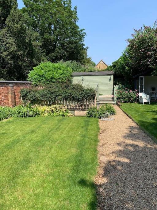 Beautiful Georgian Cottage Within A Private Walled Garden Oakham Exterior foto